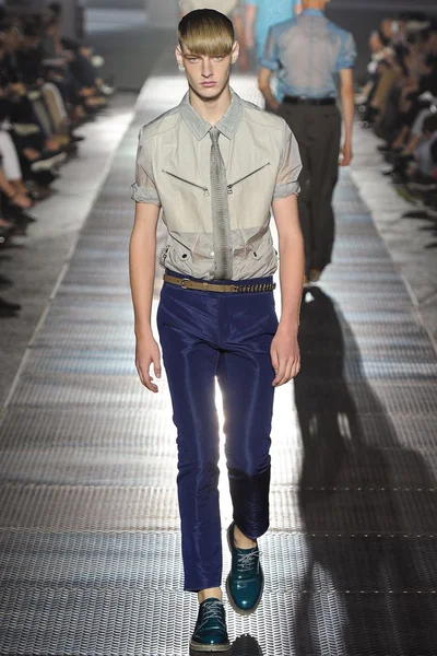 Look 26